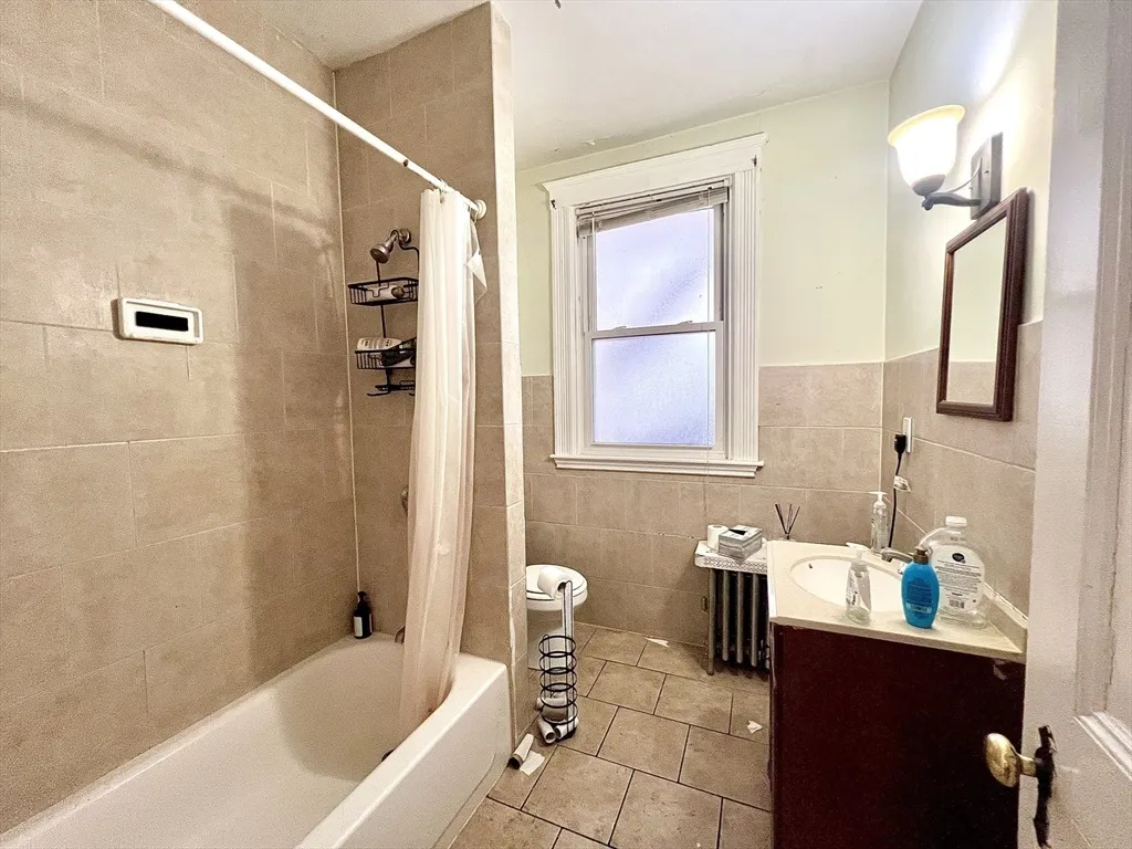 4 bed, 2 bath apartment for rent at 148 Strathmore Rd Unit 1, Brighton — photo 22 of 23