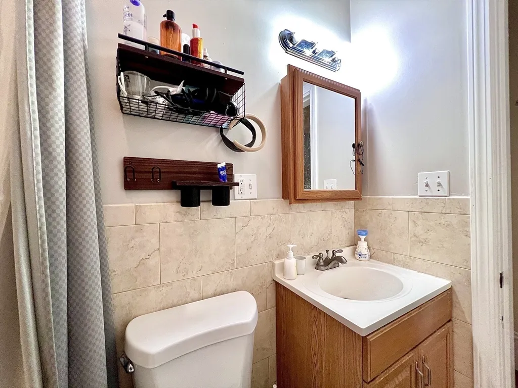 4 bed, 2 bath apartment for rent at 148 Strathmore Rd Unit 1, Brighton — photo 21 of 23