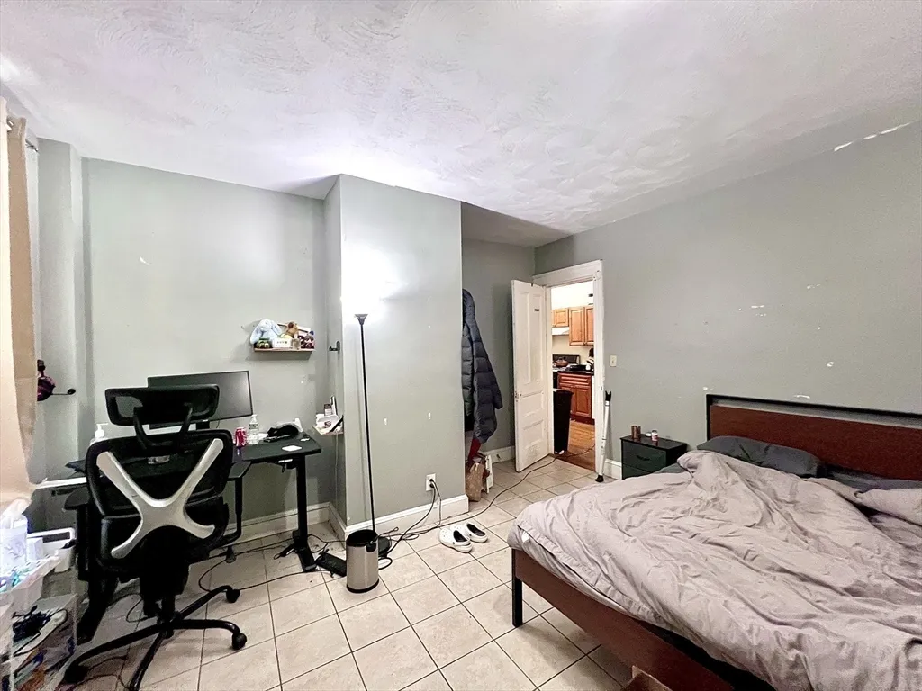 4 bed, 2 bath apartment for rent at 148 Strathmore Rd Unit 1, Brighton — photo 8 of 23