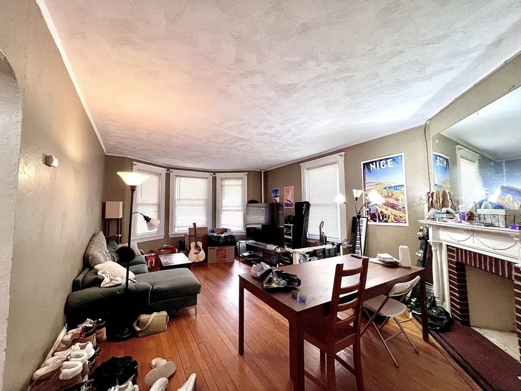 4 bed, 2 bath apartment for rent at 148 Strathmore Rd Unit 1, Brighton — photo 4 of 23