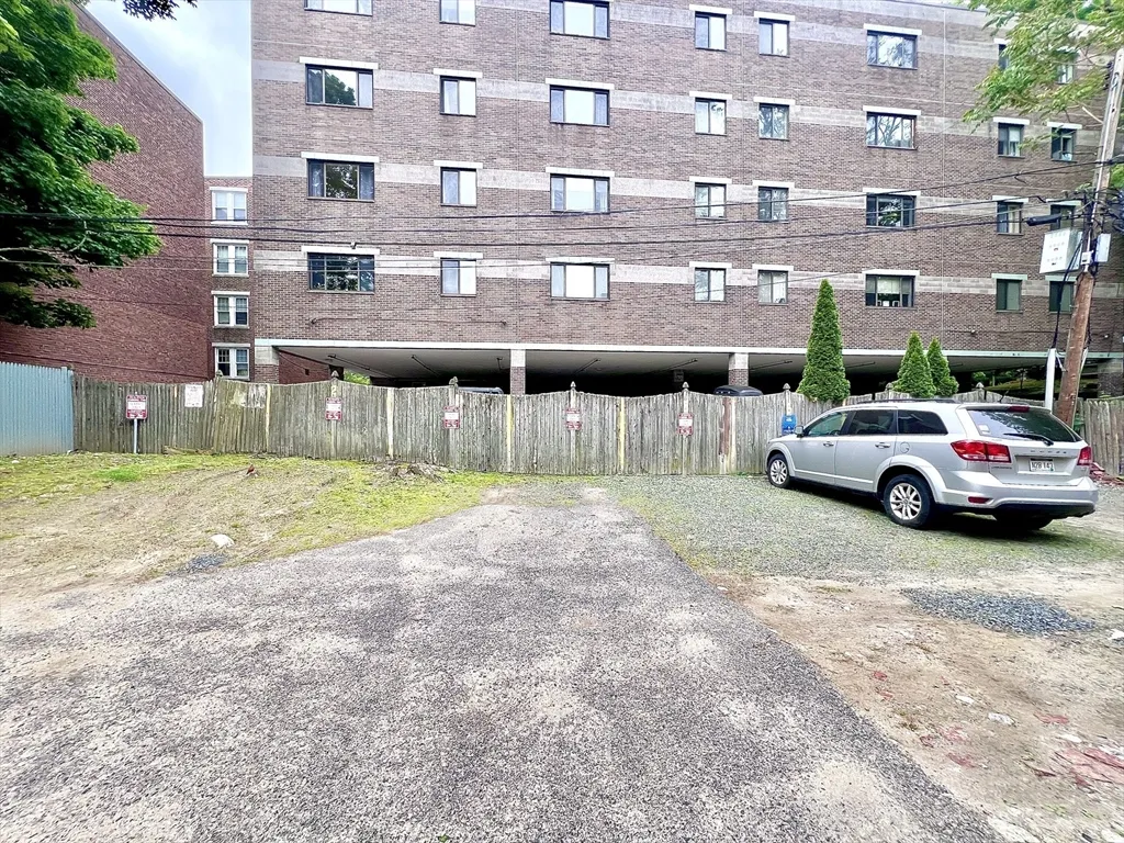 4 bed, 2 bath apartment for rent at 148 Strathmore Rd Unit 1, Brighton — photo 23 of 23