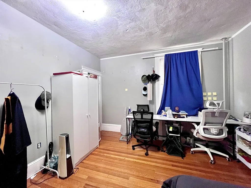 4 bed, 2 bath apartment for rent at 148 Strathmore Rd Unit 1, Brighton — photo 17 of 23