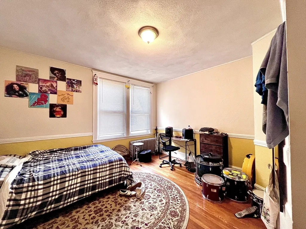4 bed, 2 bath apartment for rent at 148 Strathmore Rd Unit 2, Brighton — photo 13 of 25