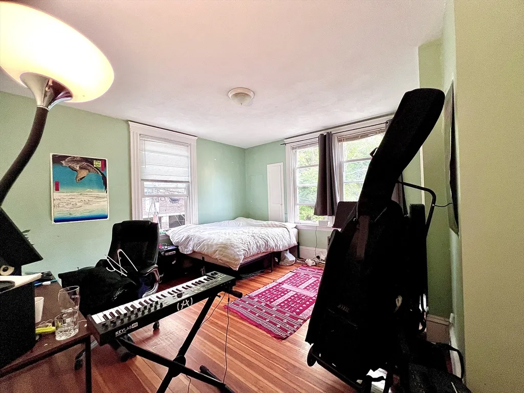 4 bed, 2 bath apartment for rent at 148 Strathmore Rd Unit 2, Brighton — photo 6 of 25