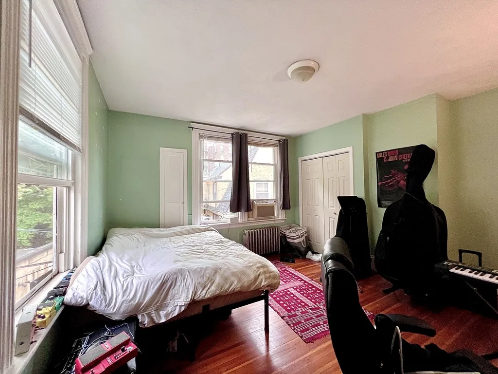 4 bed, 2 bath apartment for rent at 148 Strathmore Rd Unit 2, Brighton — photo 5 of 25
