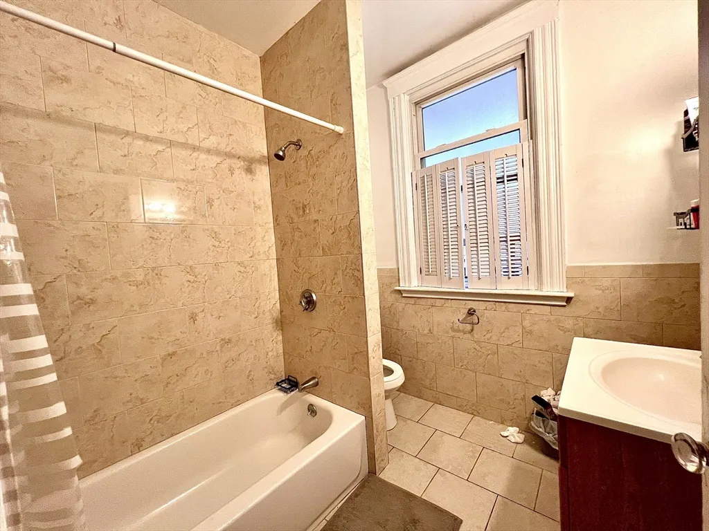 4 bed, 2 bath apartment for rent at 148 Strathmore Rd Unit 2, Brighton — photo 3 of 25
