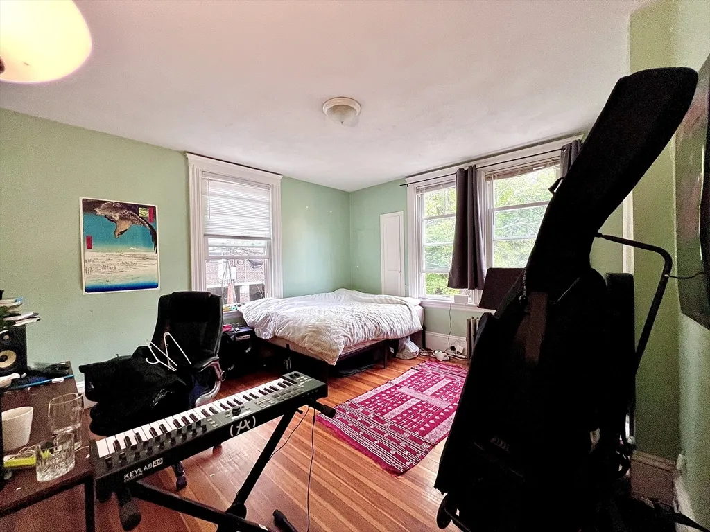 4 bed, 2 bath apartment for rent at 148 Strathmore Rd Unit 2, Brighton — photo 7 of 25