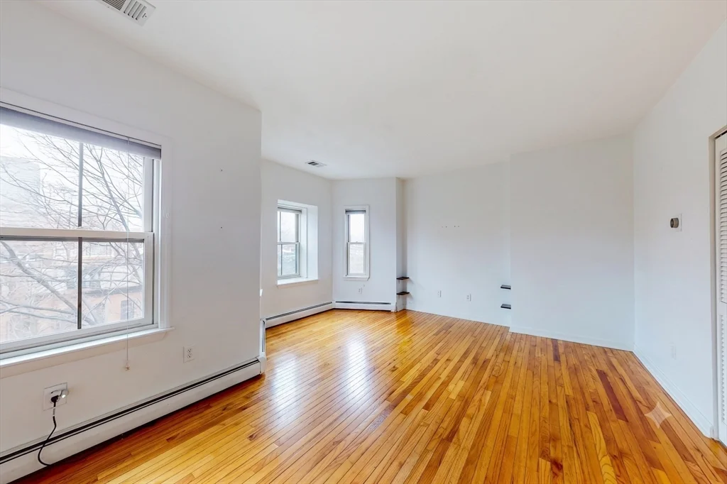 1 bed, 1 bath apartment for rent at 148 Warren Ave Unit 4, South End — photo 7 of 8