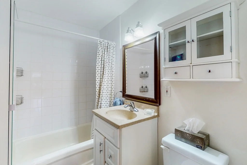 1 bed, 1 bath apartment for rent at 148 Warren Ave Unit 4, South End — photo 4 of 8