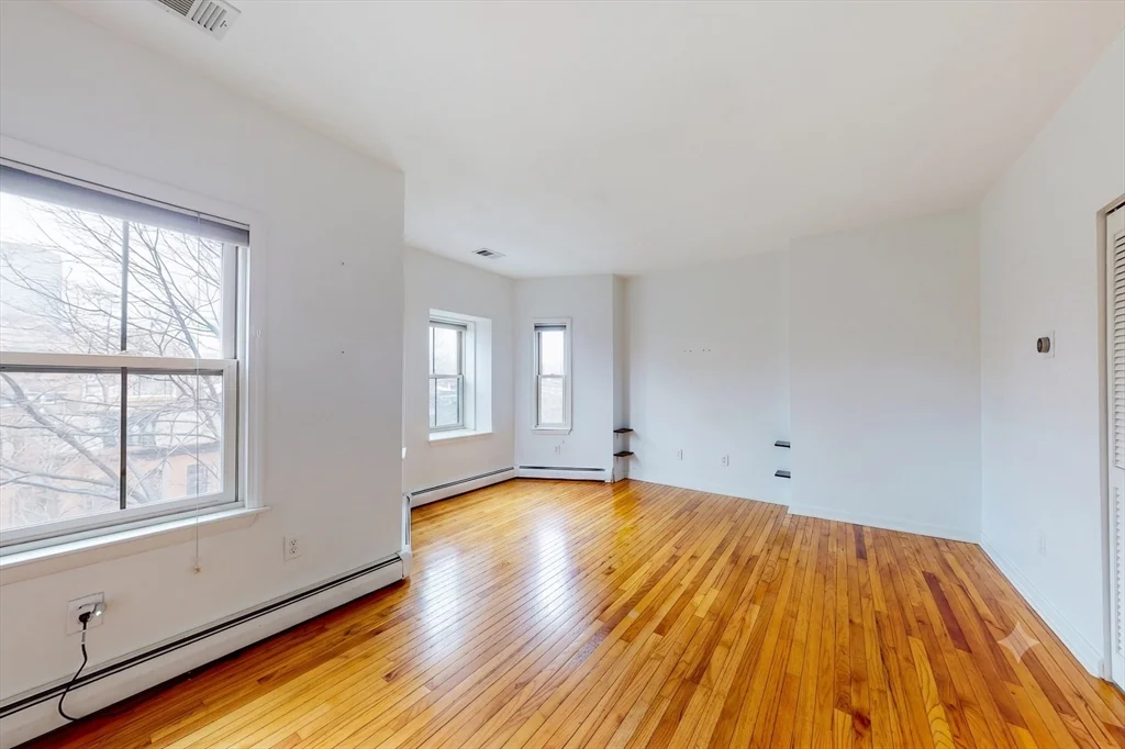1 bed, 1 bath apartment for rent at 148 Warren Ave Unit 4, South End — photo 6 of 8