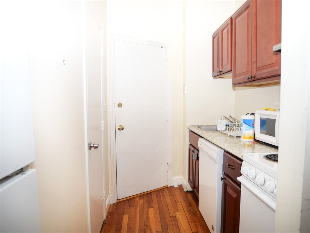 Studio bed, 1 bath apartment for rent at 1482 Beacon St Unit 34, Corey Hill — photo 3 of 5