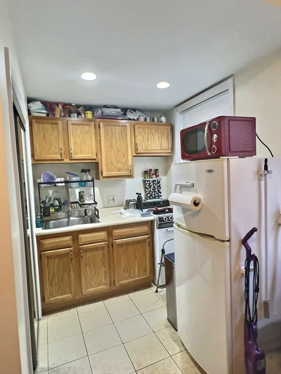 Studio bed, 1 bath apartment for rent at 1482 Beacon Unit 12, Coolidge Corner — photo 3 of 5