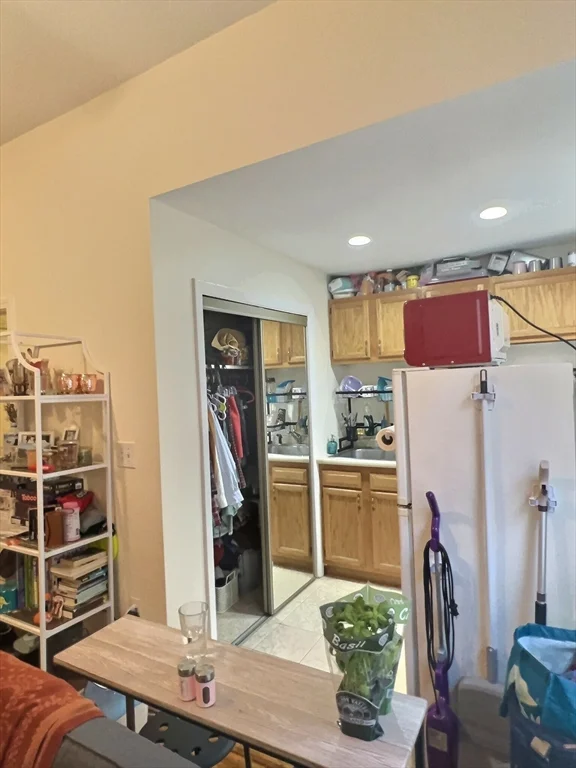 Studio bed, 1 bath apartment for rent at 1482 Beacon Unit 12, Coolidge Corner — photo 4 of 5