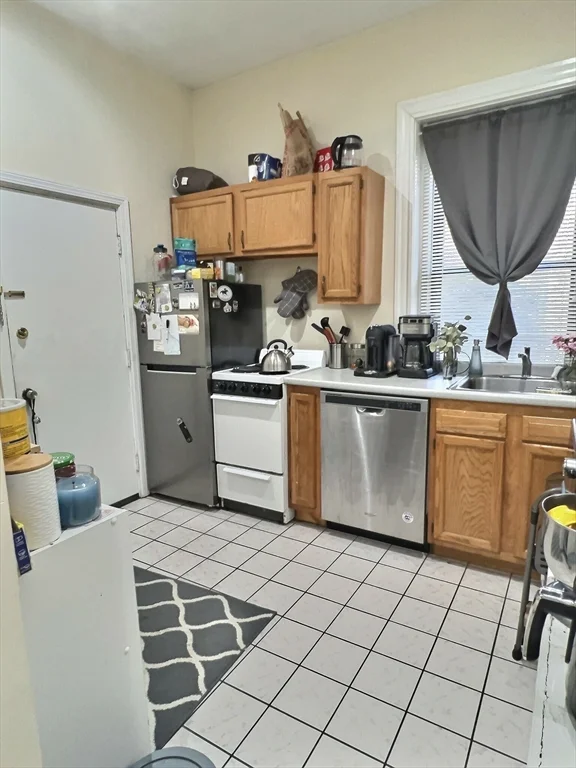 1 bed, 1 bath apartment for rent at 1482 Beacon Unit 14, Coolidge Corner — photo 1 of 5