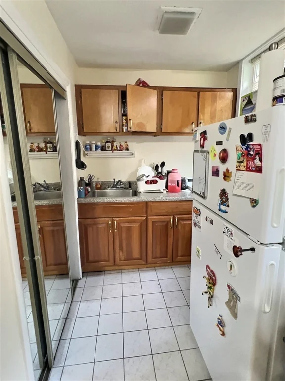 Studio bed, 1 bath apartment for rent at 1482 Beacon Unit 22, Coolidge Corner — photo 4 of 7