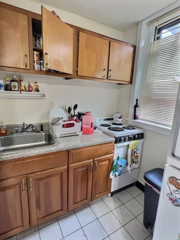 Studio bed, 1 bath apartment for rent at 1482 Beacon Unit 22, Coolidge Corner — photo 5 of 7