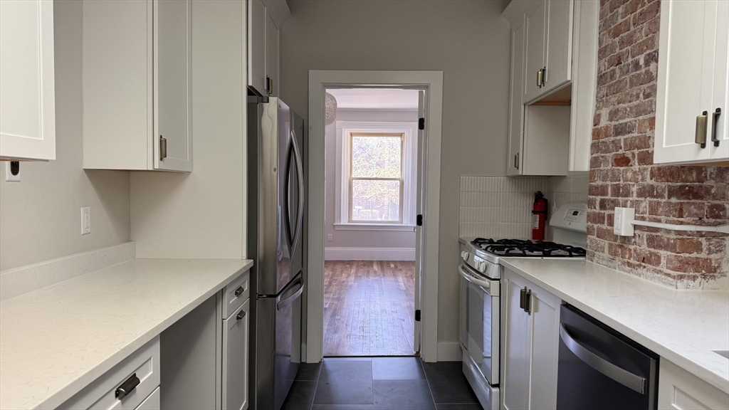 2 bed, 1 bath apartment for rent at 1485 Beacon St Unit 3, Coolidge Corner — photo 2 of 5