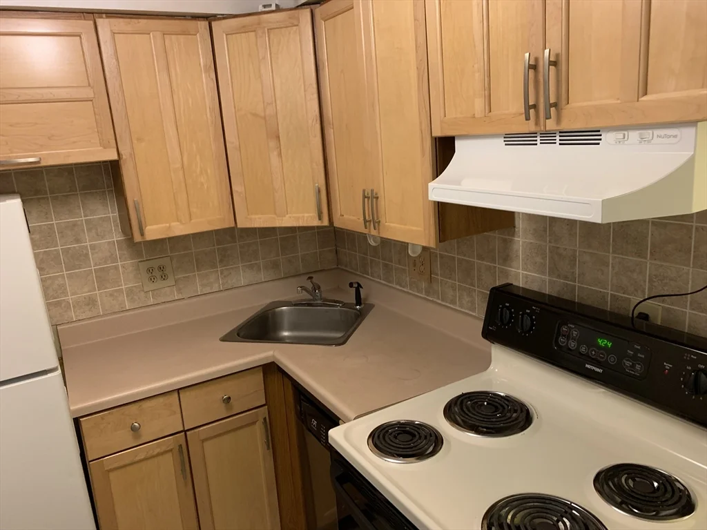 1 bed, 1 bath apartment for rent at 1486 Commonwealth Ave Unit 1, Brighton — photo 8 of 24