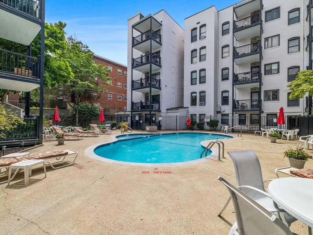 1 bed, 1 bath apartment for rent at 1486 Commonwealth Ave Unit 4, Brighton