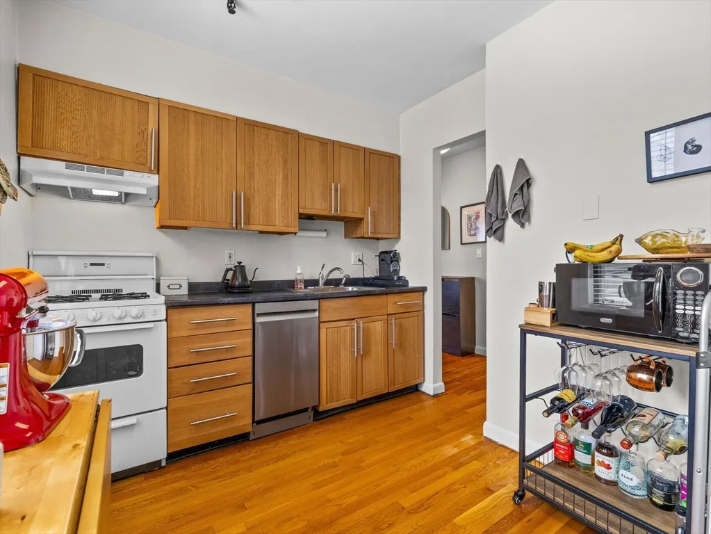 1 bed, 1 bath apartment for rent at 1486 Commonwealth Ave Unit 4, Brighton — photo 5 of 16