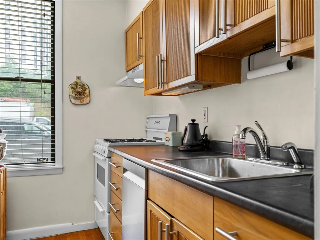 1 bed, 1 bath apartment for rent at 1486 Commonwealth Ave Unit 4, Brighton — photo 7 of 16