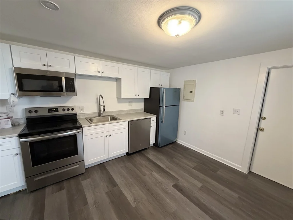 3 bed, 1 bath apartment for rent at 149 Adams St Unit 149, Waltham — photo 6 of 12