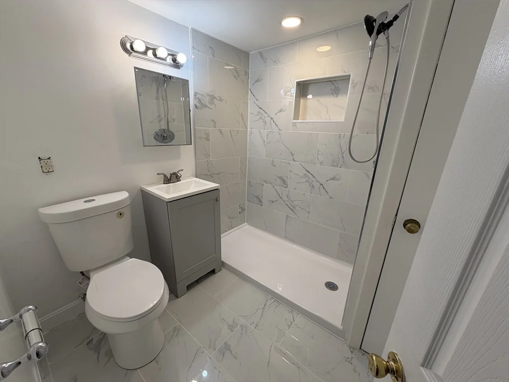 3 bed, 1 bath apartment for rent at 149 Adams St Unit 149, Waltham — photo 7 of 12