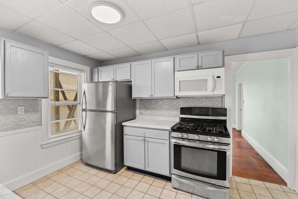 4 bed, 1 bath apartment for rent at 149 Clifton Ave Unit 2, Brockton — photo 6 of 29