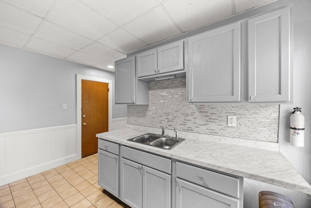 4 bed, 1 bath apartment for rent at 149 Clifton Ave Unit 2, Brockton — photo 8 of 29