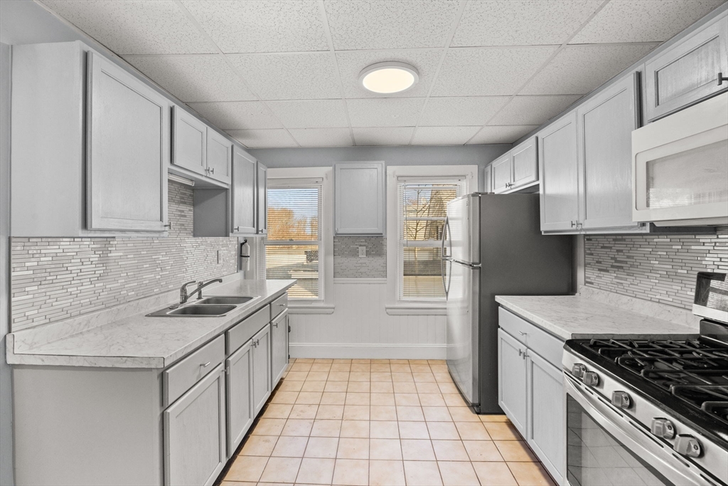 4 bed, 1 bath apartment for rent at 149 Clifton Ave Unit 2, Brockton — photo 5 of 29
