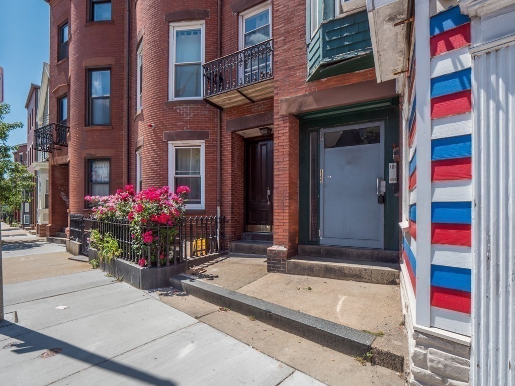 1 bed, 1 bath apartment for rent at 149 Dorchester St Unit 1, South Boston — photo 3 of 17