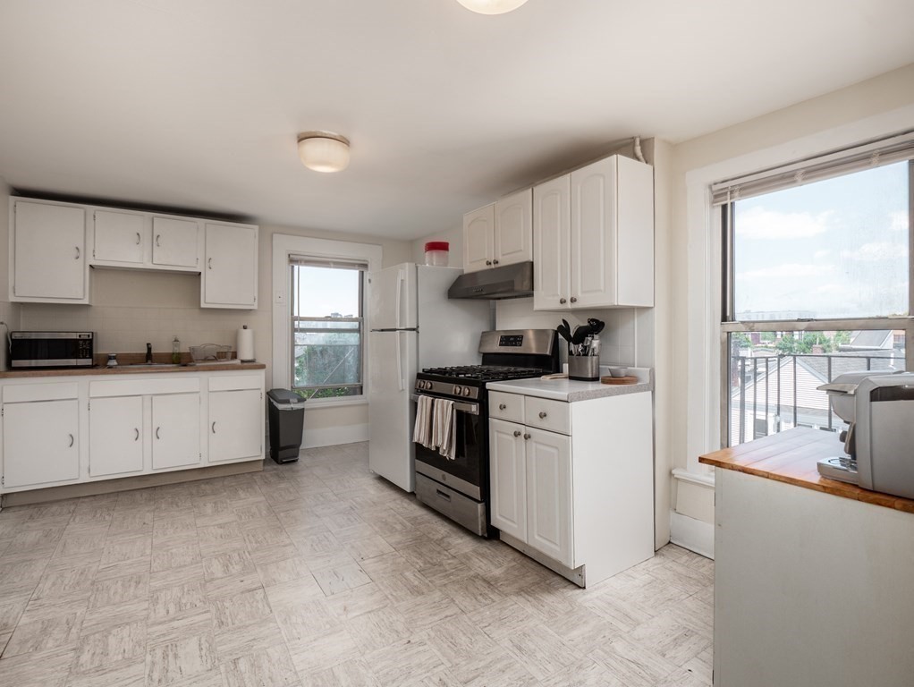 1 bed, 1 bath apartment for rent at 149 Dorchester St Unit 1, South Boston — photo 12 of 17