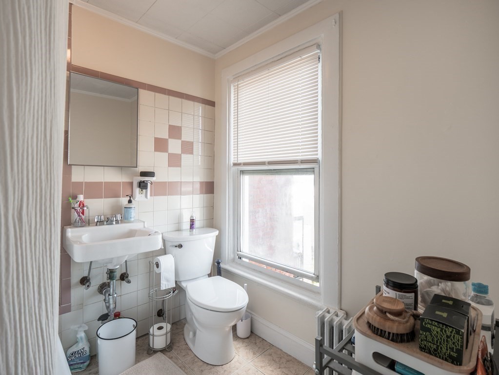 1 bed, 1 bath apartment for rent at 149 Dorchester St Unit 1, South Boston — photo 11 of 17