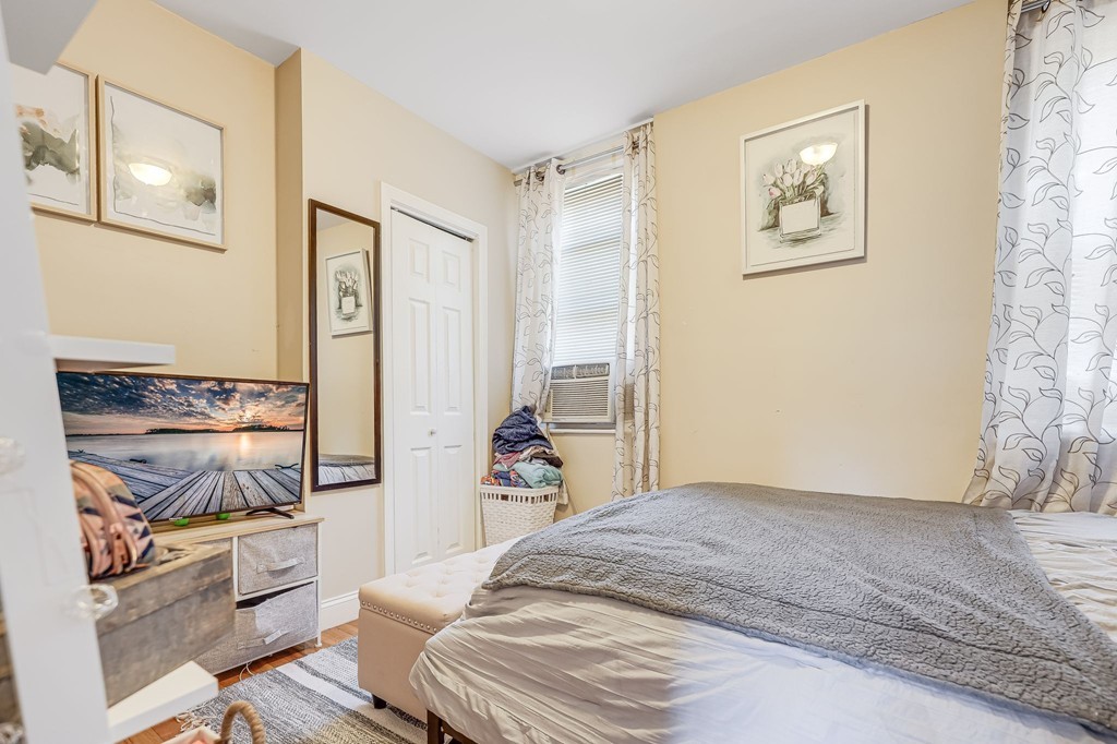 3 bed, 1 bath apartment for rent at 149 Endicott Unit 3, North End — photo 5 of 12