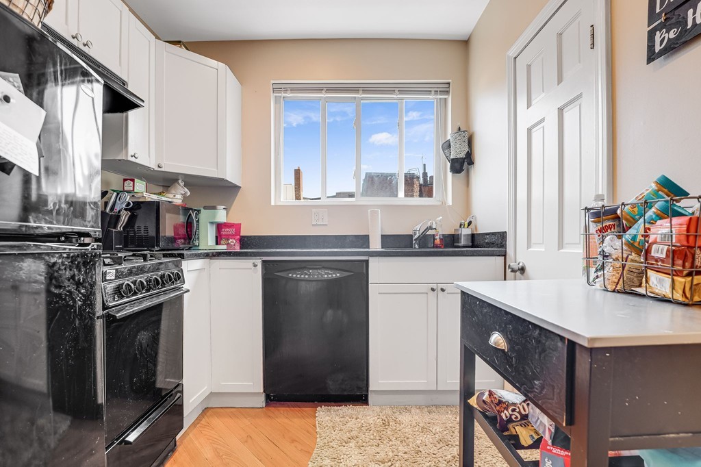 3 bed, 1 bath apartment for rent at 149 Endicott Unit 3, North End — photo 3 of 12