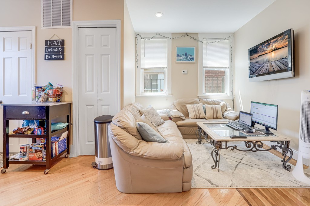 3 bed, 1 bath apartment for rent at 149 Endicott Unit 3, North End — photo 2 of 12