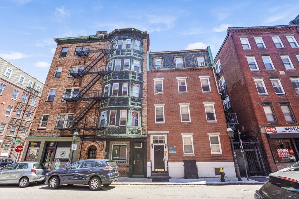 3 bed, 1 bath apartment for rent at 149 Endicott Unit 3, North End — photo 9 of 12