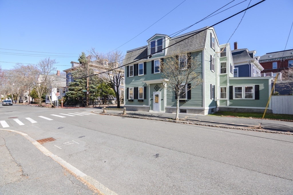 3 bed, 1 bath apartment for rent at 149 Federal St Unit B, Salem — photo 19 of 24