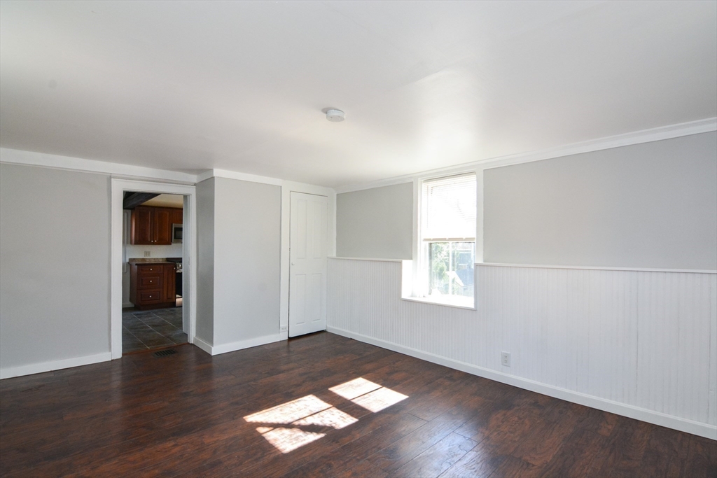 3 bed, 1 bath apartment for rent at 149 Federal St Unit B, Salem — photo 8 of 24