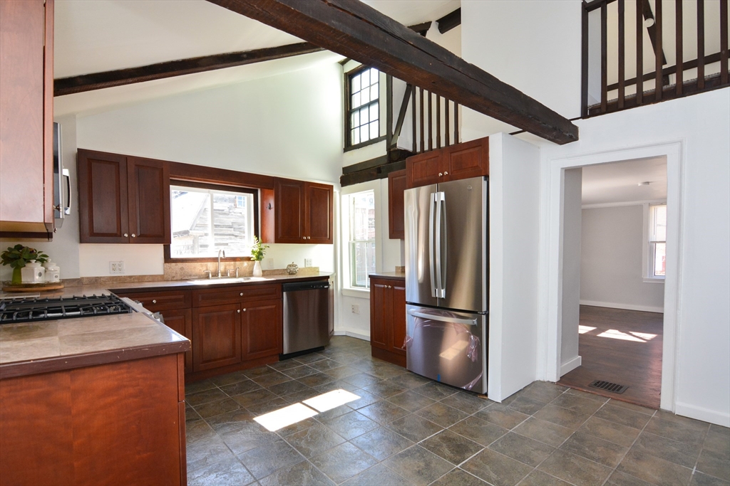 3 bed, 1 bath apartment for rent at 149 Federal St Unit B, Salem — photo 1 of 24