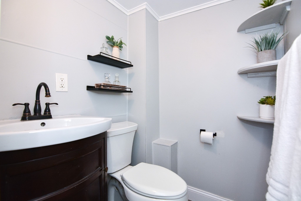 3 bed, 1 bath apartment for rent at 149 Federal St Unit B, Salem — photo 13 of 24
