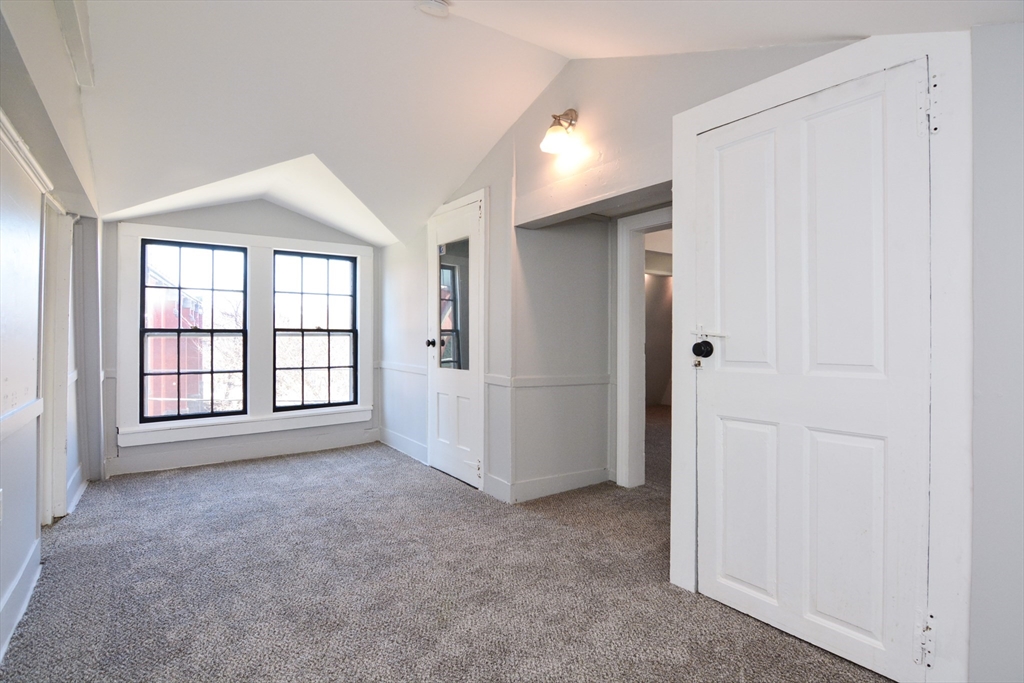 3 bed, 1 bath apartment for rent at 149 Federal St Unit B, Salem — photo 5 of 24