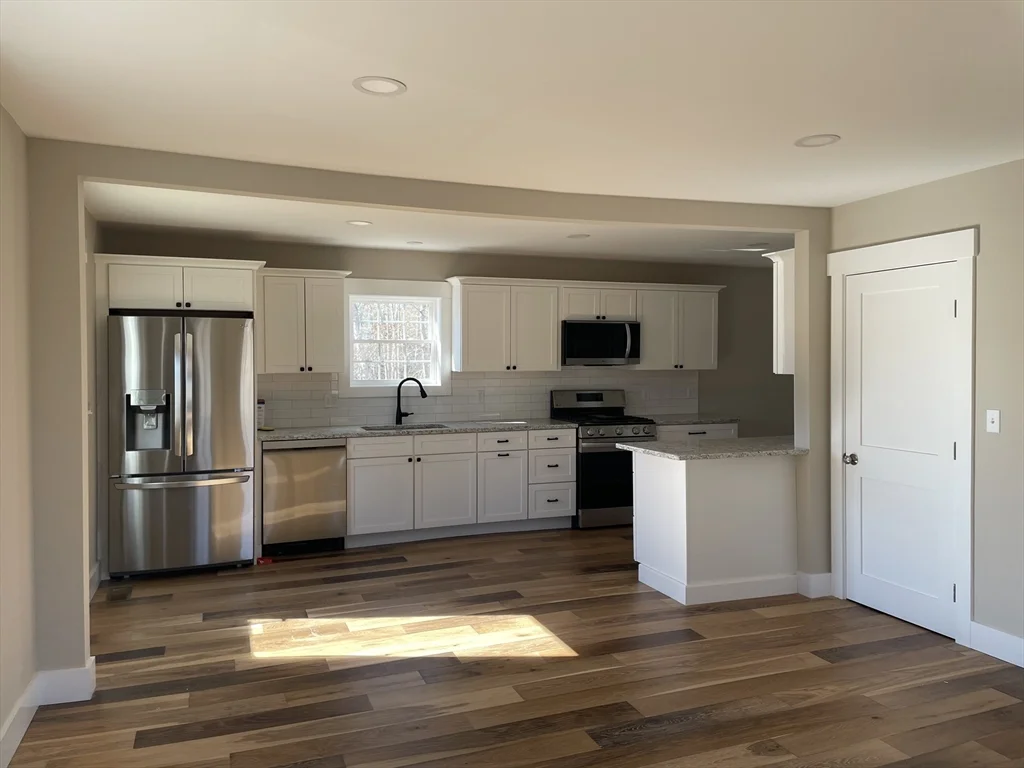 3 bed, 2 bath apartment for rent at 149 Forge Rd, Westport — photo 2 of 9