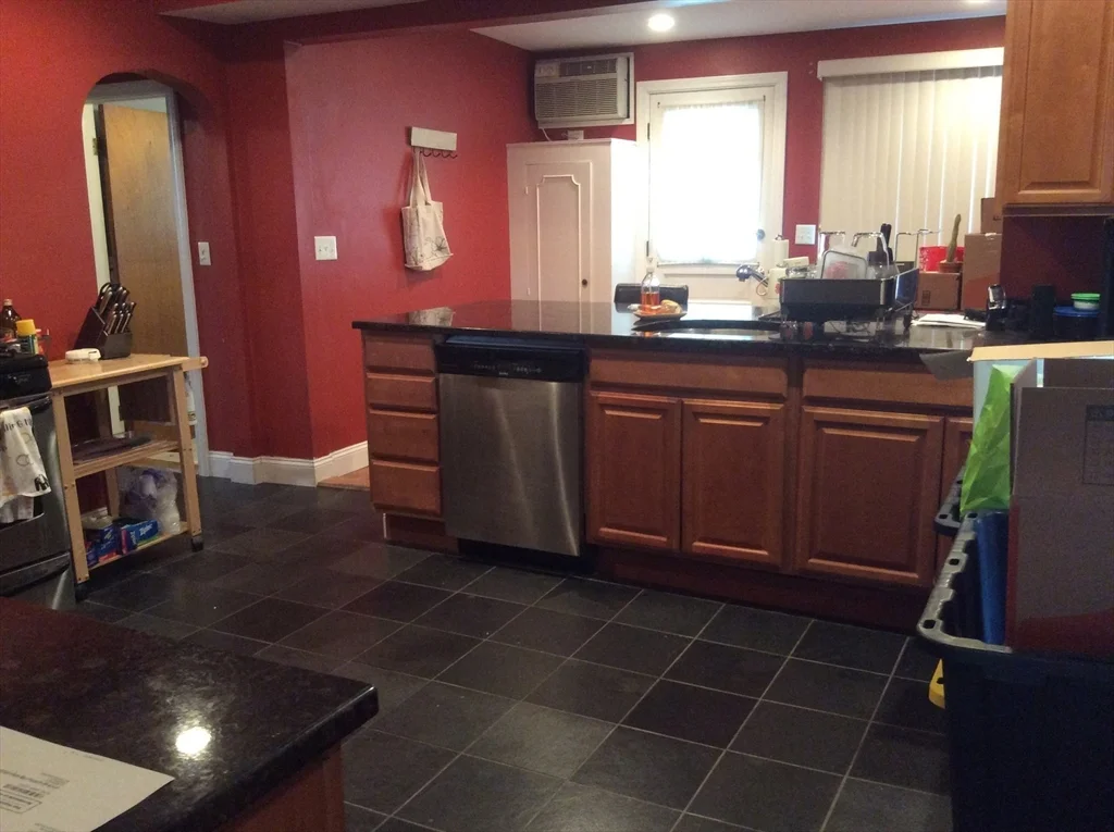 2 bed, 1 bath apartment for rent at 149 Grove St Unit 149, Waltham — photo 4 of 9