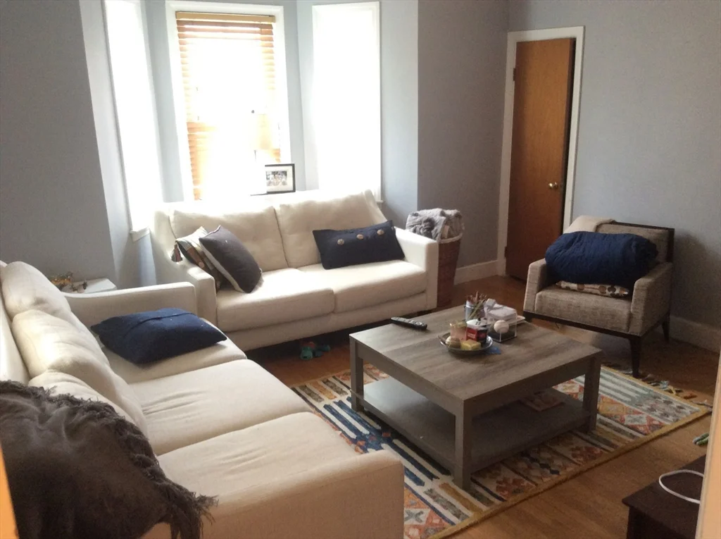 2 bed, 1 bath apartment for rent at 149 Grove St Unit 149, Waltham — photo 3 of 9