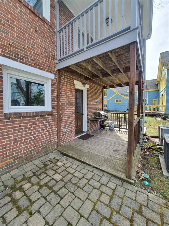 3 bed, 2 bath apartment for rent at 149 Lowell Ave Unit 1, Newtonville — photo 2 of 14