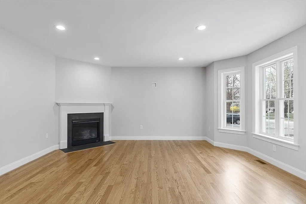 4 bed, 2 bath apartment for rent at 149 Lowell Rd Unit U:1, Pepperell — photo 3 of 34