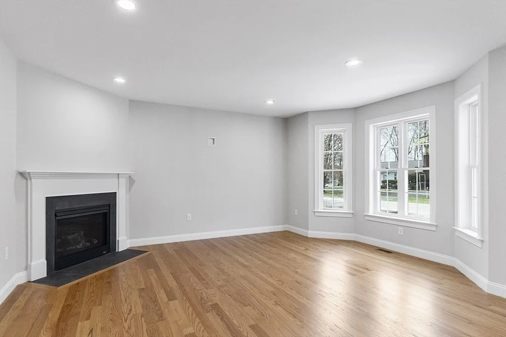 4 bed, 2 bath apartment for rent at 149 Lowell Rd Unit U:1, Pepperell — photo 4 of 34
