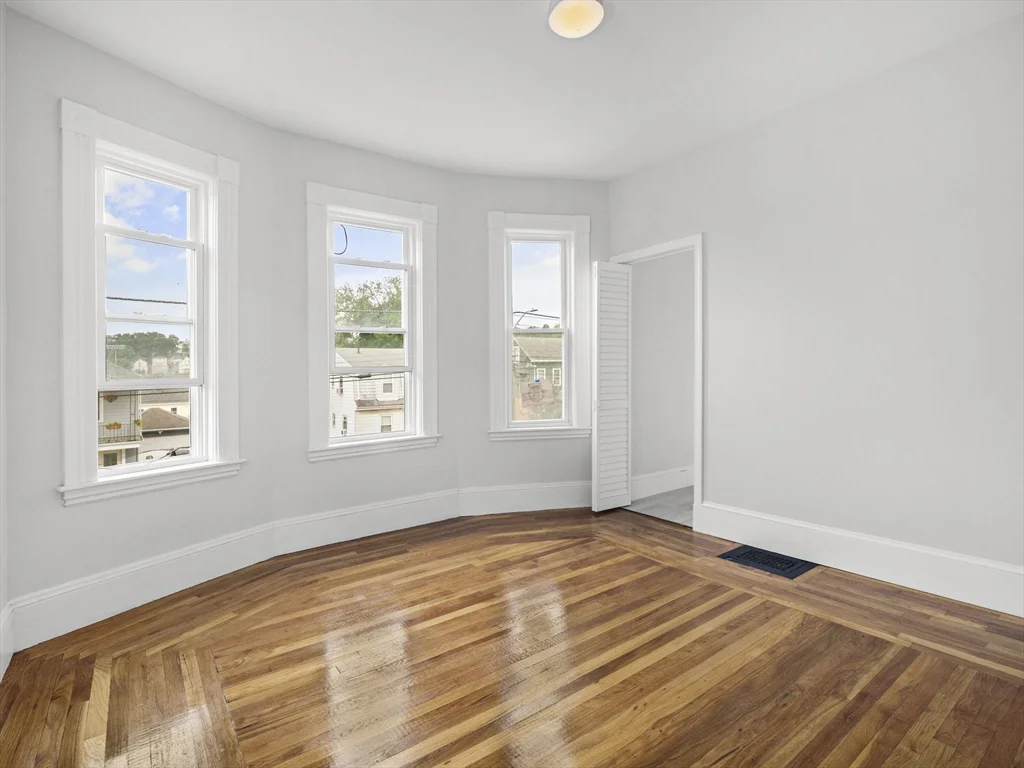 3 bed, 1 bath apartment for rent at 149 Mountain Ave Unit 2, Revere — photo 5 of 8