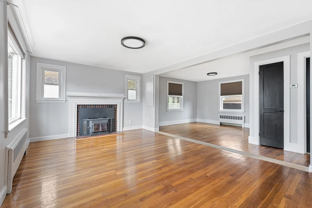 3 bed, 2 bath apartment for rent at 149 Oak St, Natick — photo 1 of 24